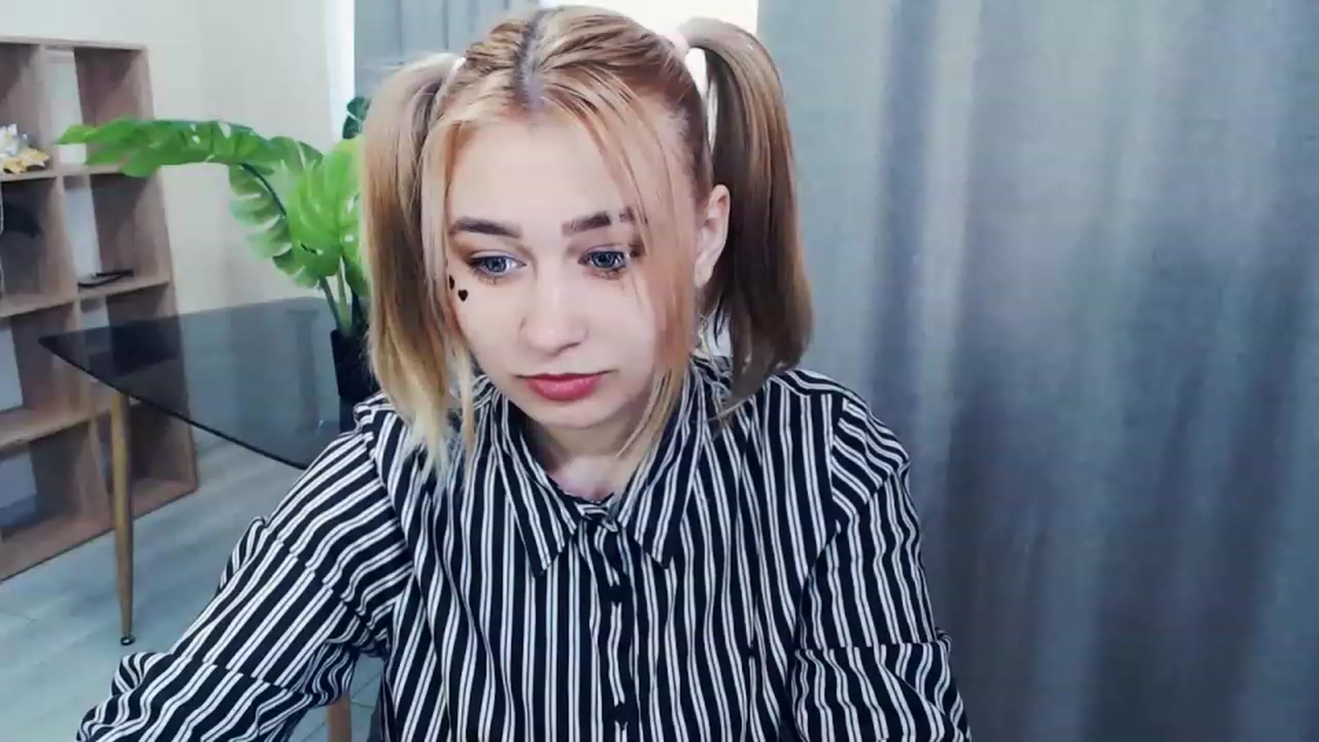 Gallery image thumbnail from Kukla_kolduna's myfreecams stream on, 02/20/2023, 13:12 image 16 of 20