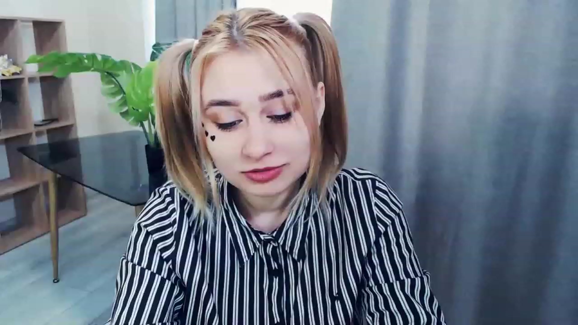 Gallery image thumbnail from Kukla_kolduna's myfreecams stream on, 02/20/2023, 13:12 image 15 of 20