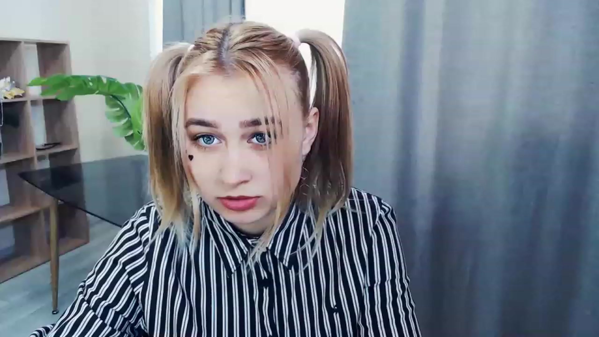 Gallery image thumbnail from Kukla_kolduna's myfreecams stream on, 02/20/2023, 13:12 image 6 of 20