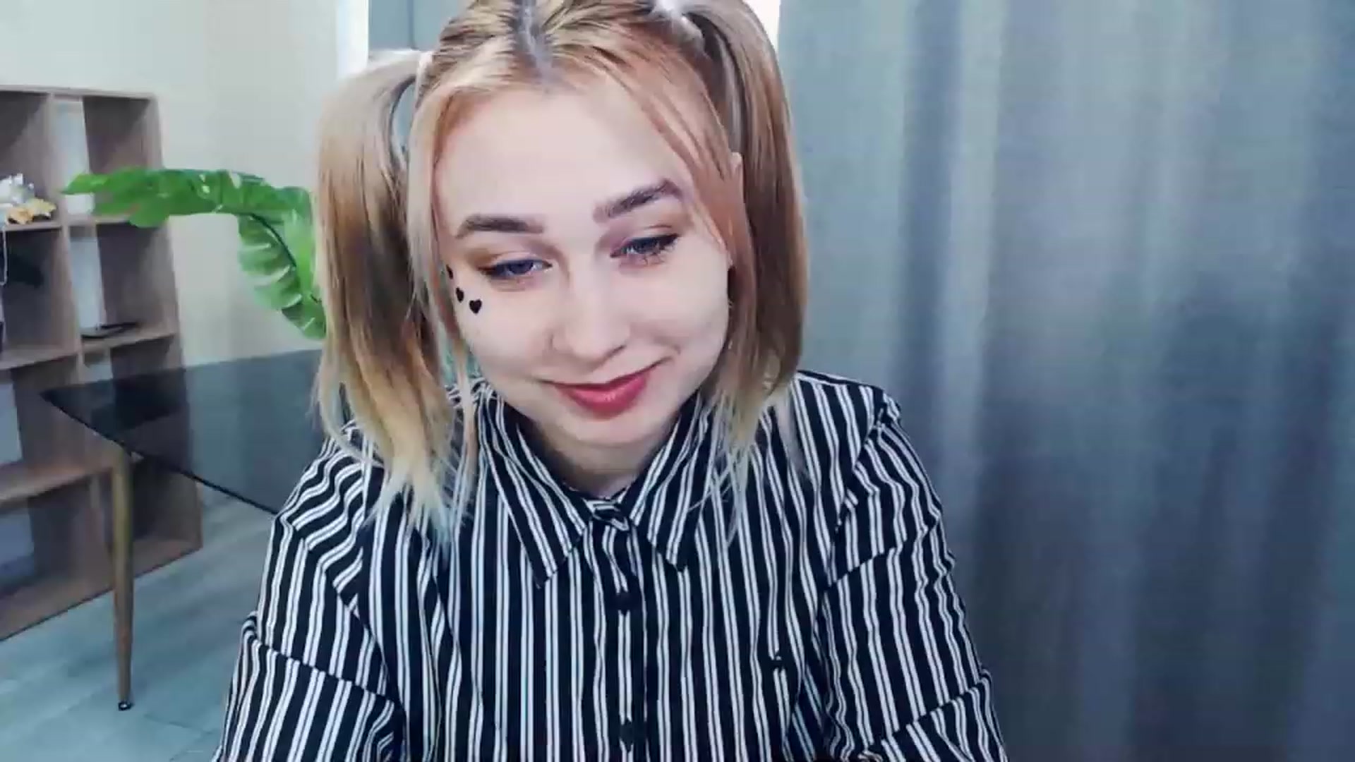 Gallery image thumbnail from Kukla_kolduna's myfreecams stream on, 02/20/2023, 13:12 image 10 of 20