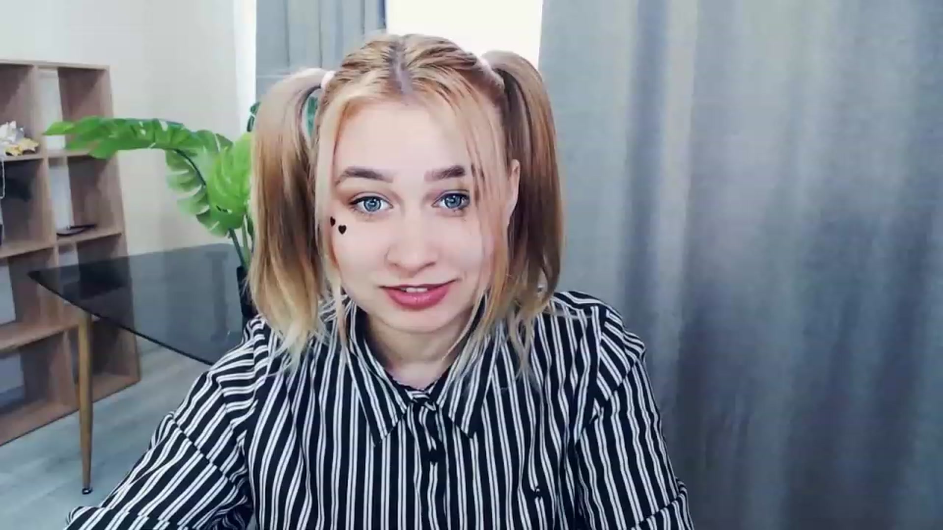 Gallery image thumbnail from Kukla_kolduna's myfreecams stream on, 02/20/2023, 13:12 image 14 of 20