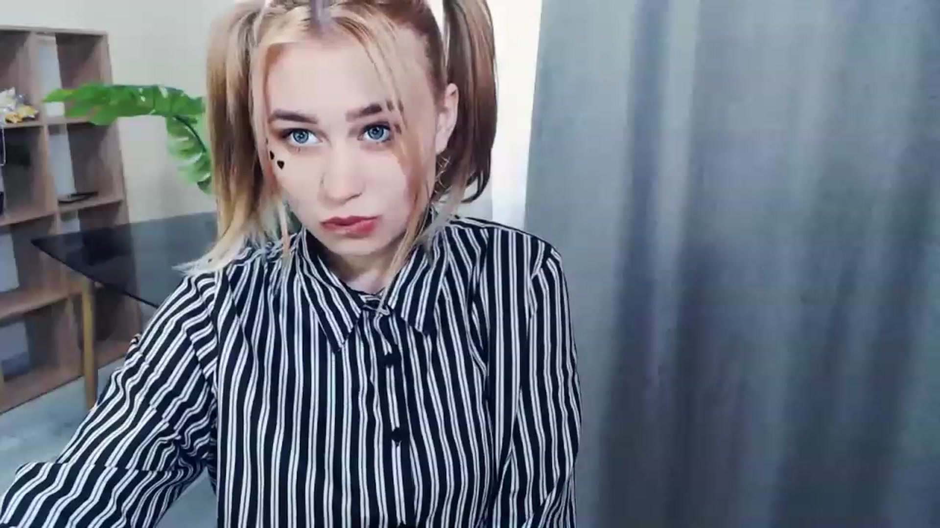 Gallery image thumbnail from Kukla_kolduna's myfreecams stream on, 02/20/2023, 14:04 image 11 of 20