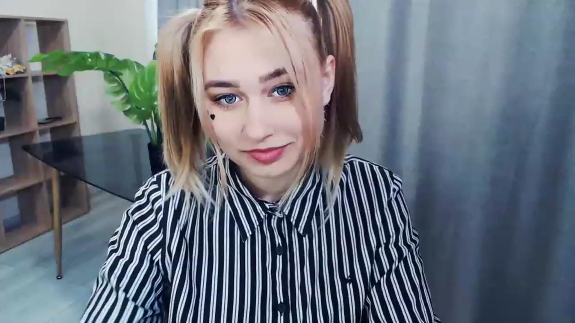 Gallery image thumbnail from Kukla_kolduna's myfreecams stream on, 02/20/2023, 14:04 image 20 of 20