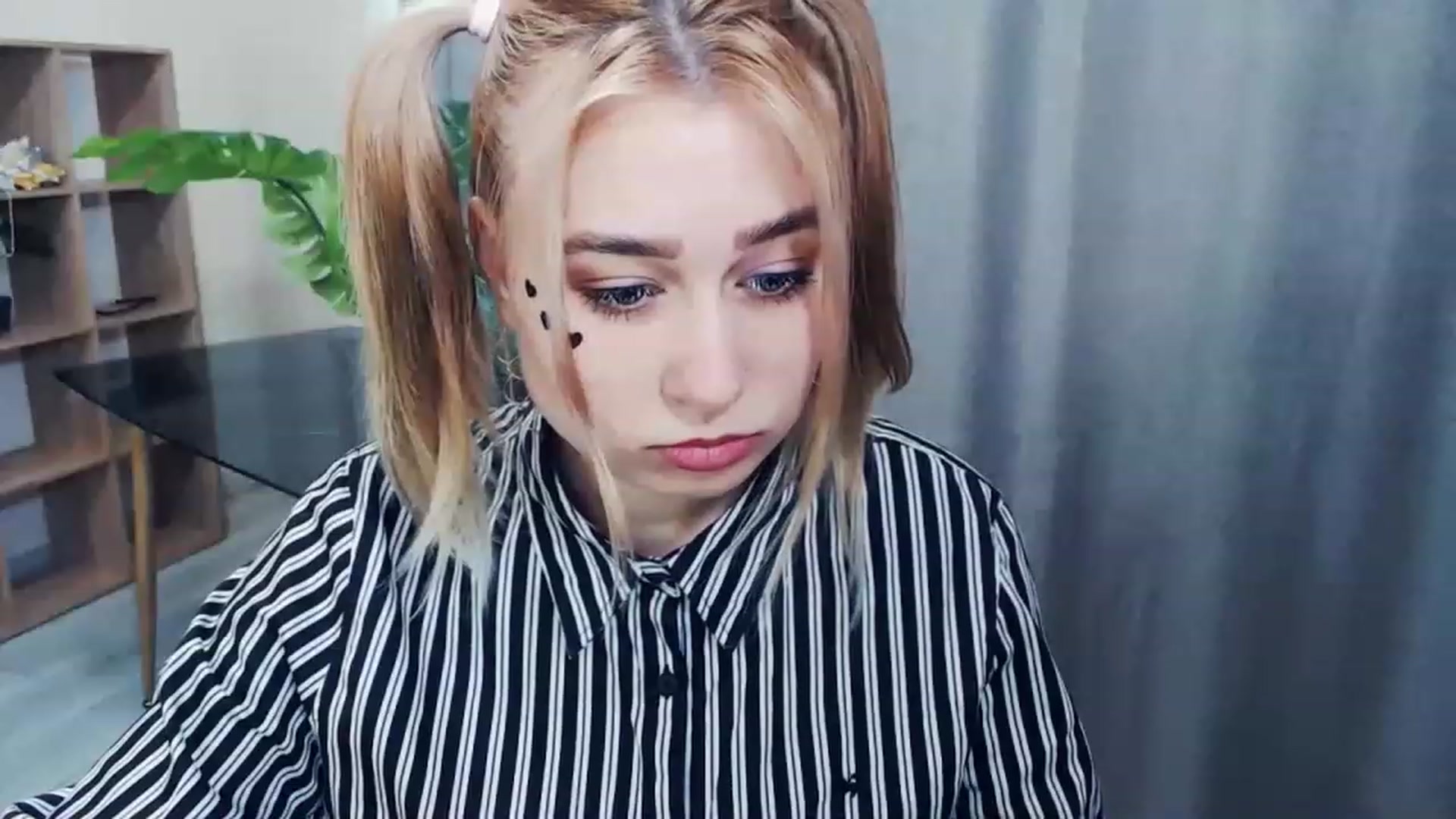 Gallery image thumbnail from Kukla_kolduna's myfreecams stream on, 02/20/2023, 14:04 image 17 of 20