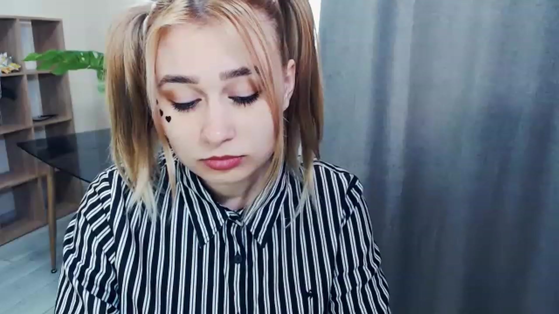 Gallery image thumbnail from Kukla_kolduna's myfreecams stream on, 02/20/2023, 14:04 image 2 of 20