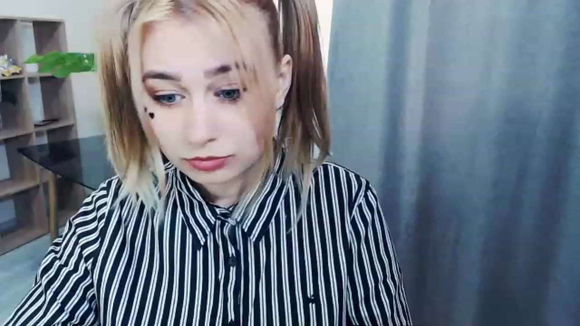 Gallery image thumbnail from Kukla_kolduna's myfreecams stream on, 02/20/2023, 14:04 image 4 of 20