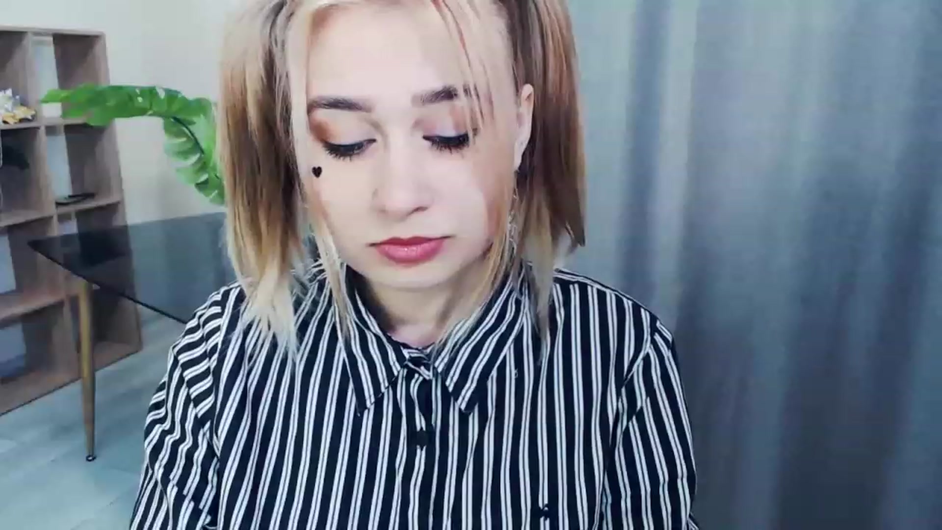 Gallery image thumbnail from Kukla_kolduna's myfreecams stream on, 02/20/2023, 14:04 image 5 of 20