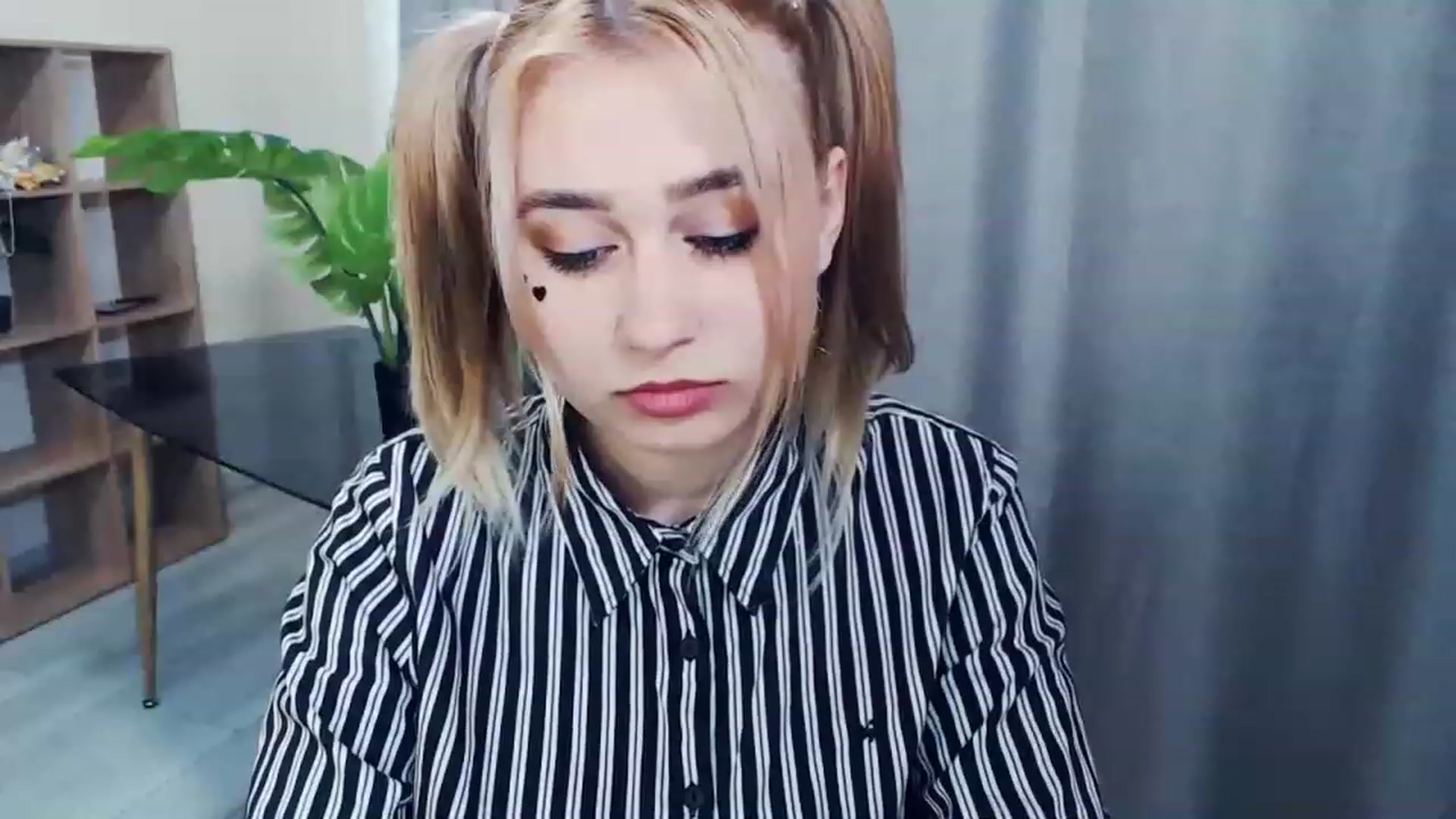 Gallery image thumbnail from Kukla_kolduna's myfreecams stream on, 02/20/2023, 14:04 image 19 of 20