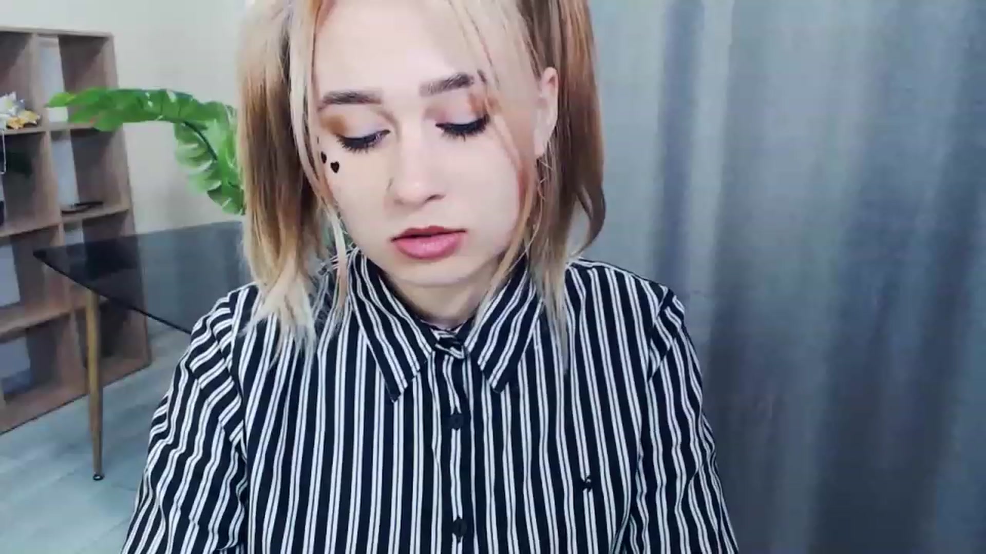 Gallery image thumbnail from Kukla_kolduna's myfreecams stream on, 02/20/2023, 14:04 image 13 of 20