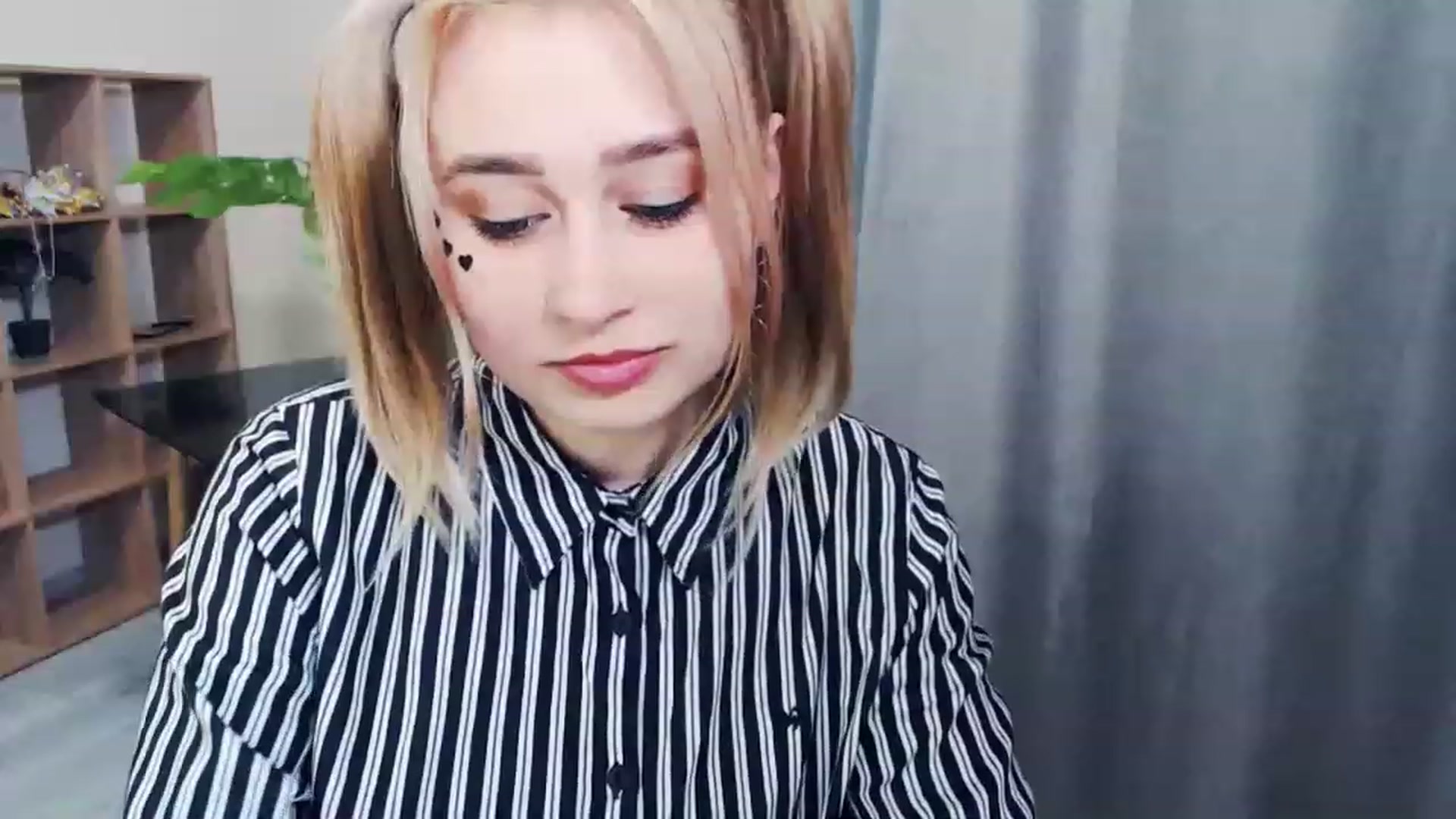 Gallery image thumbnail from Kukla_kolduna's myfreecams stream on, 02/20/2023, 16:38 image 9 of 20