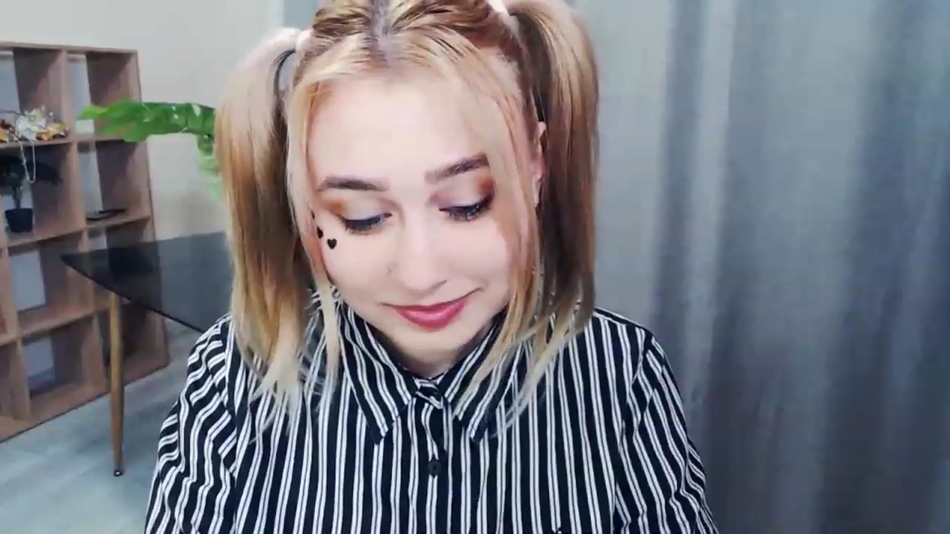 Gallery image thumbnail from Kukla_kolduna's myfreecams stream on, 02/20/2023, 16:38 image 5 of 20