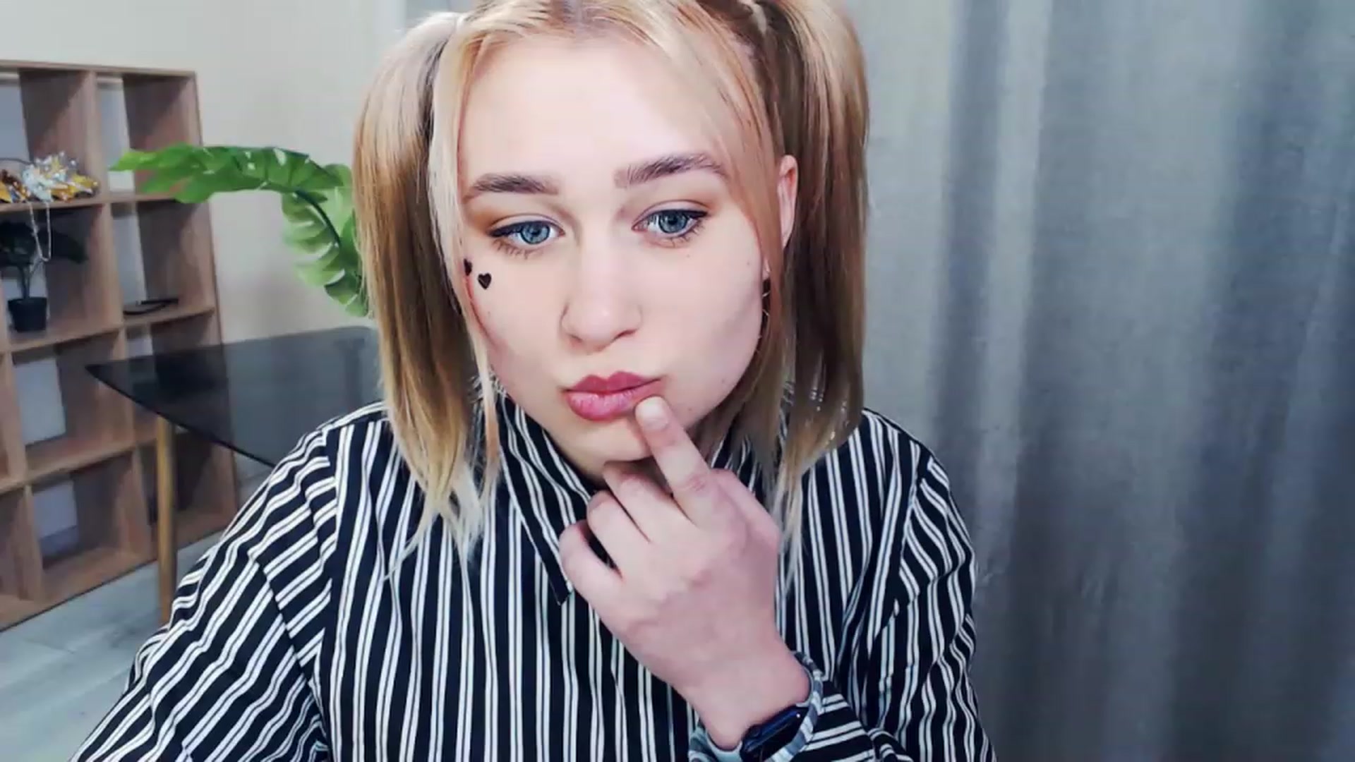 Gallery image thumbnail from Kukla_kolduna's myfreecams stream on, 02/20/2023, 16:38 image 8 of 20