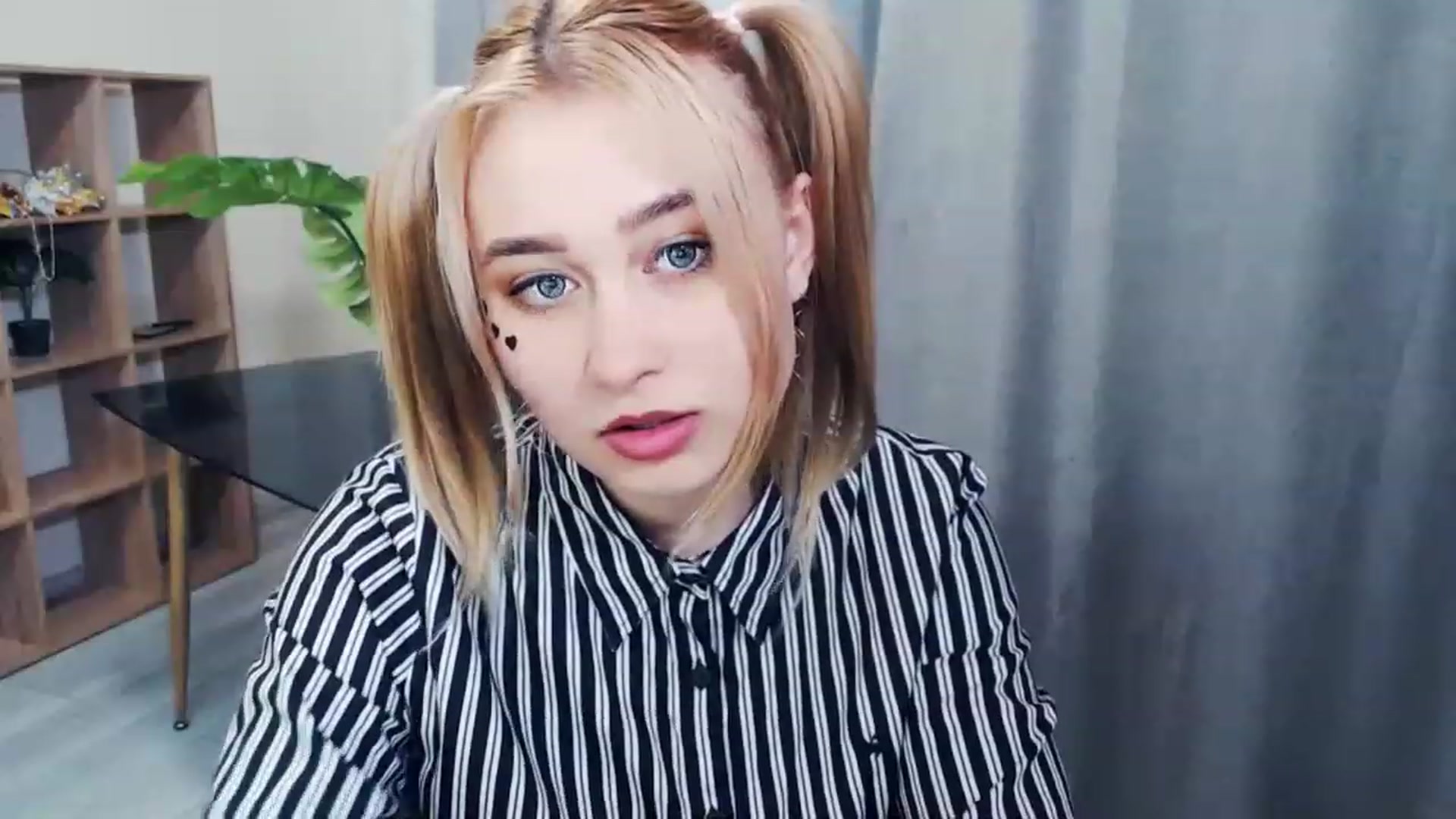 Gallery image thumbnail from Kukla_kolduna's myfreecams stream on, 02/20/2023, 16:38 image 7 of 20