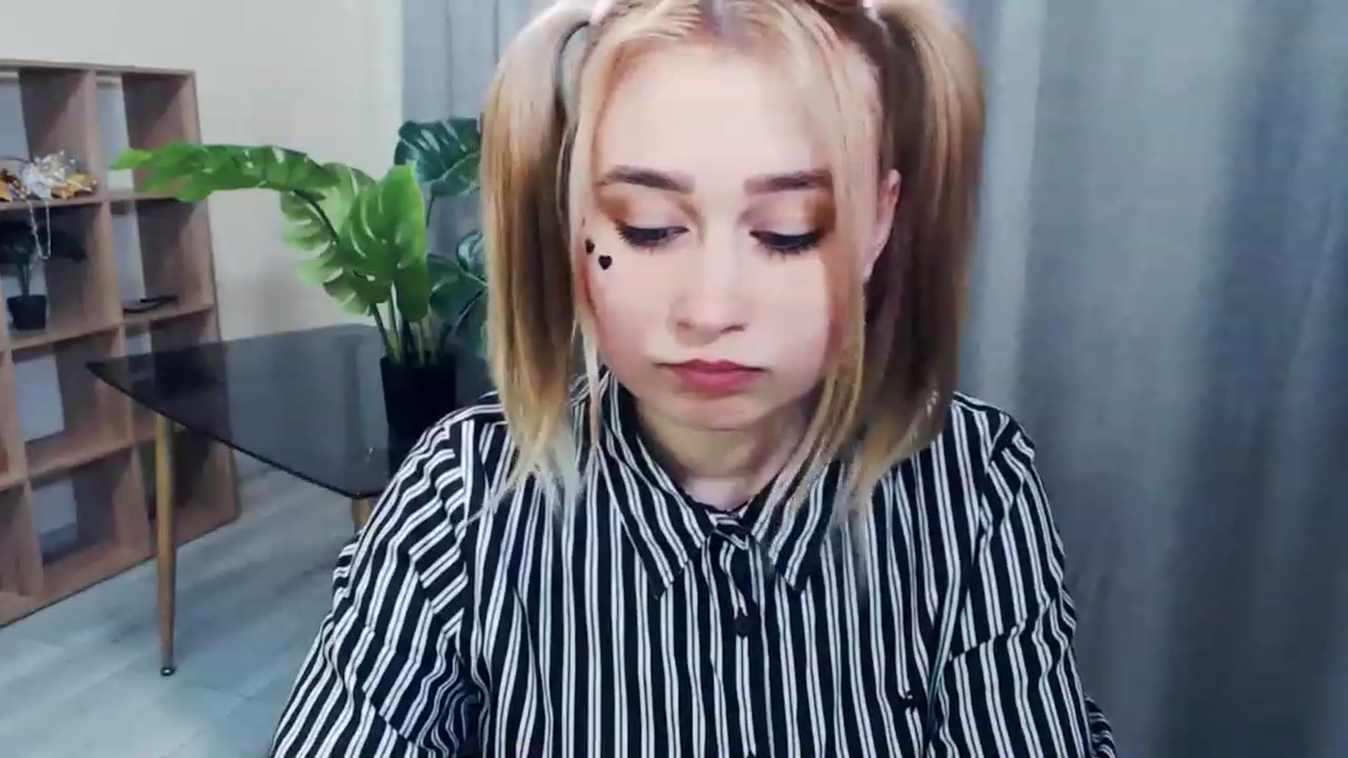 Gallery image thumbnail from Kukla_kolduna's myfreecams stream on, 02/20/2023, 16:38 image 11 of 20