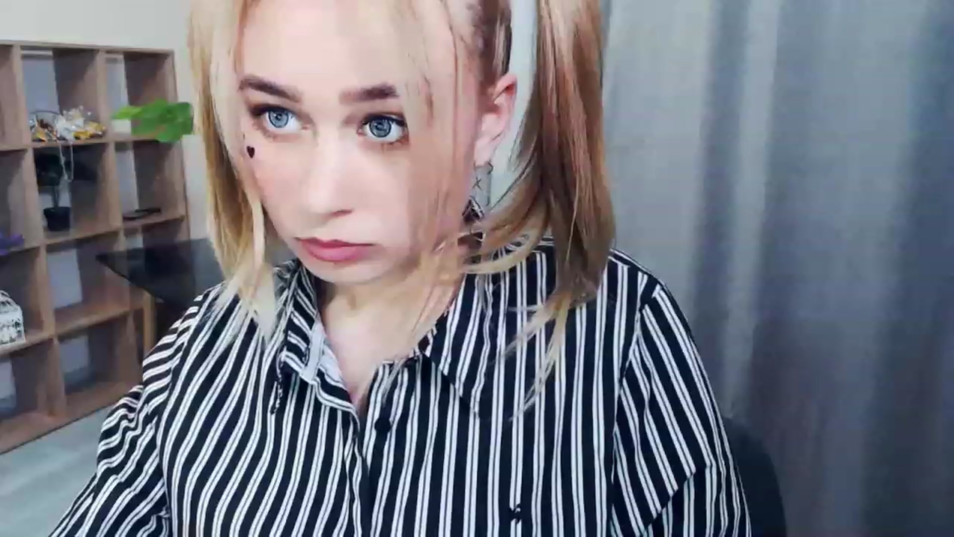 Gallery image thumbnail from Kukla_kolduna's myfreecams stream on, 02/20/2023, 16:38 image 19 of 20