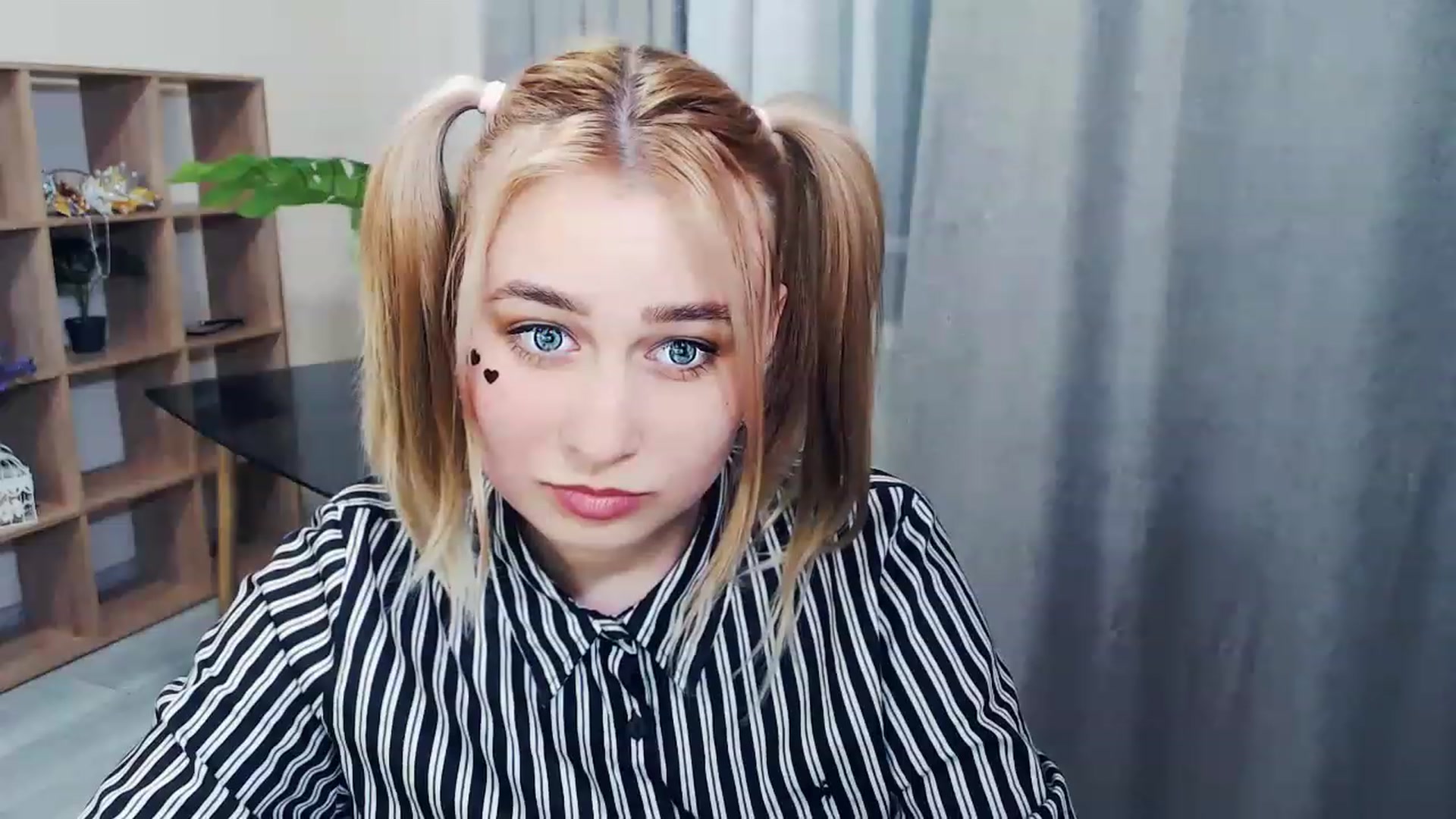 Gallery image thumbnail from Kukla_kolduna's myfreecams stream on, 02/20/2023, 16:38 image 16 of 20
