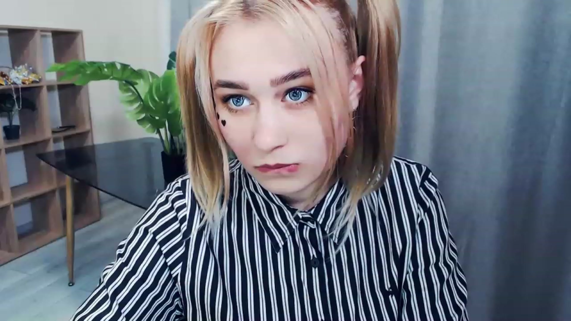Gallery image thumbnail from Kukla_kolduna's myfreecams stream on, 02/20/2023, 16:38 image 10 of 20