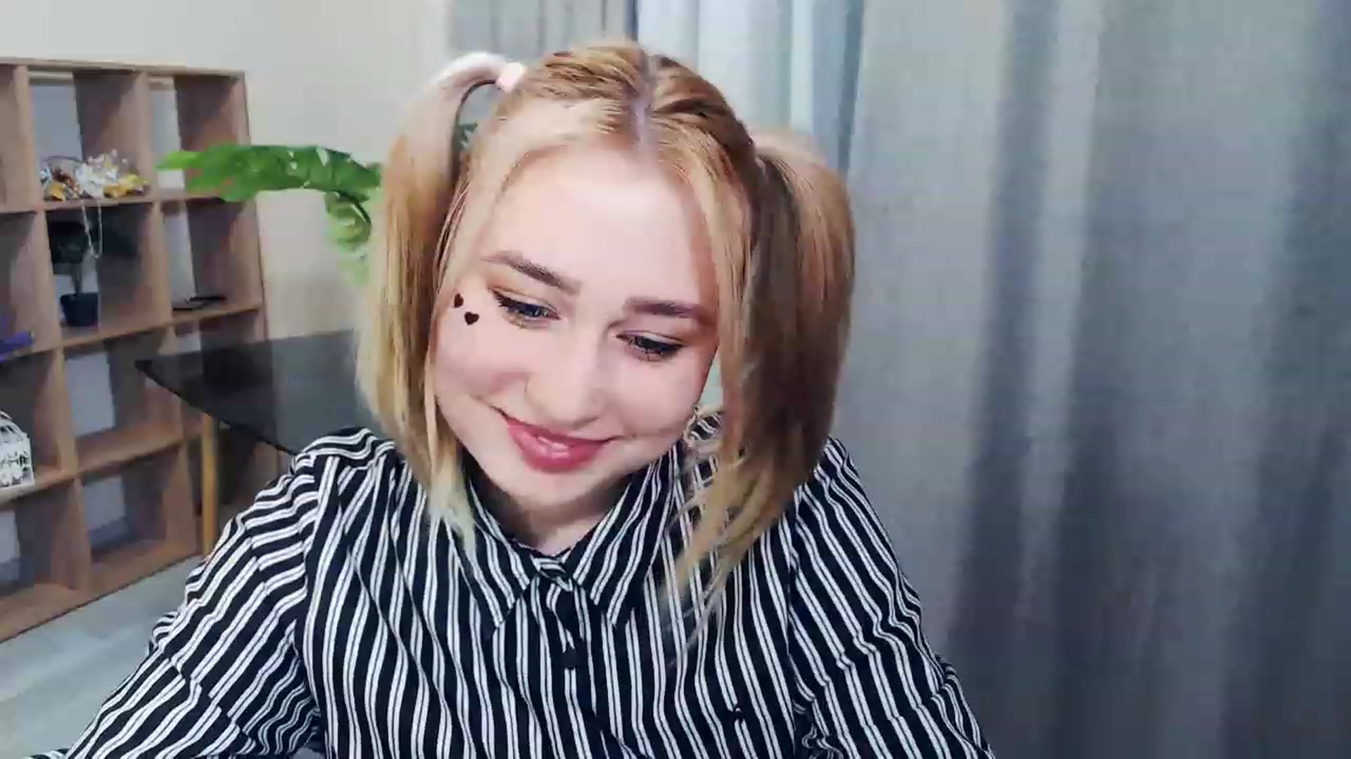 Gallery image thumbnail from Kukla_kolduna's myfreecams stream on, 02/20/2023, 16:38 image 15 of 20