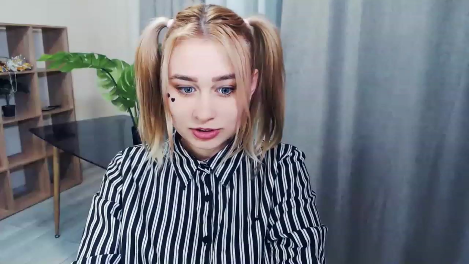 Gallery image thumbnail from Kukla_kolduna's myfreecams stream on, 02/20/2023, 16:38 image 4 of 20