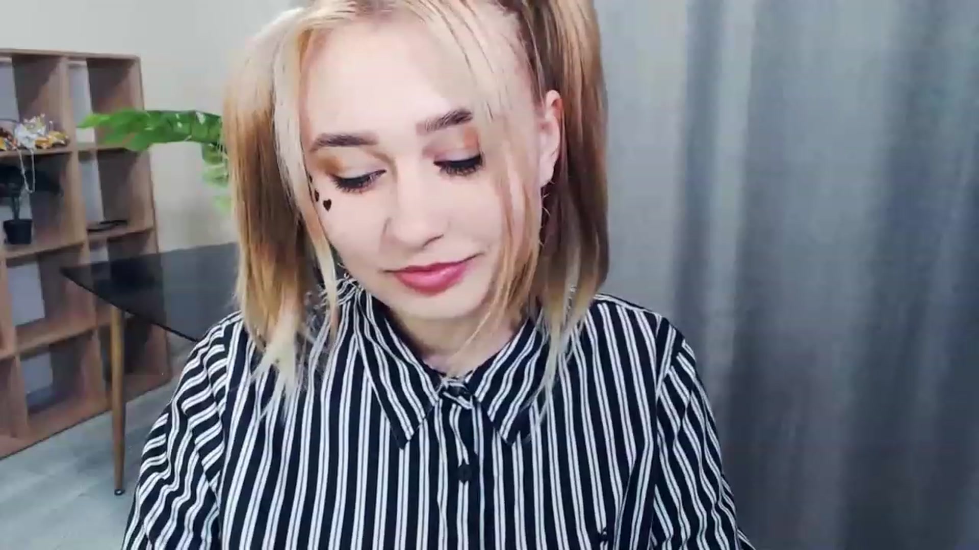 Gallery image thumbnail from Kukla_kolduna's myfreecams stream on, 02/20/2023, 16:38 image 2 of 20
