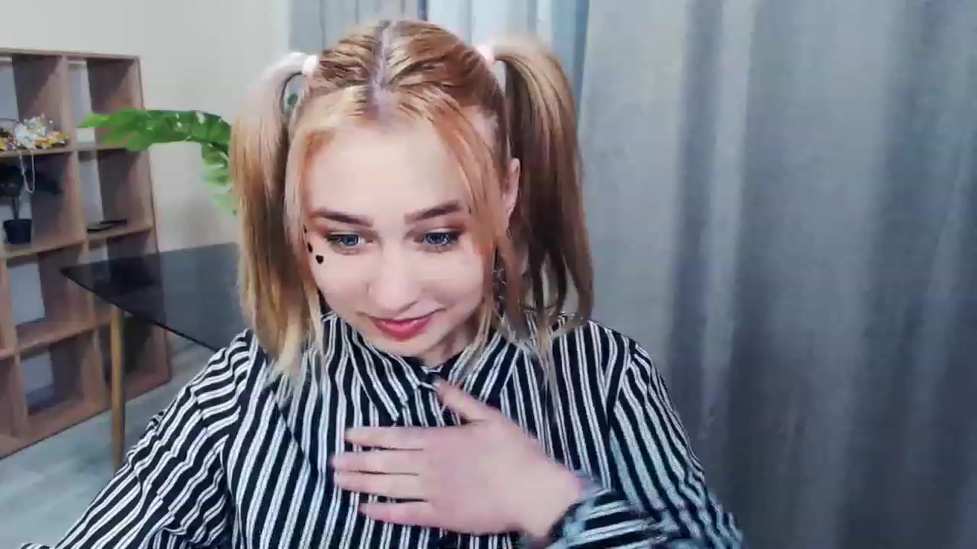 Gallery image thumbnail from Kukla_kolduna's myfreecams stream on, 02/20/2023, 16:38 image 1 of 20
