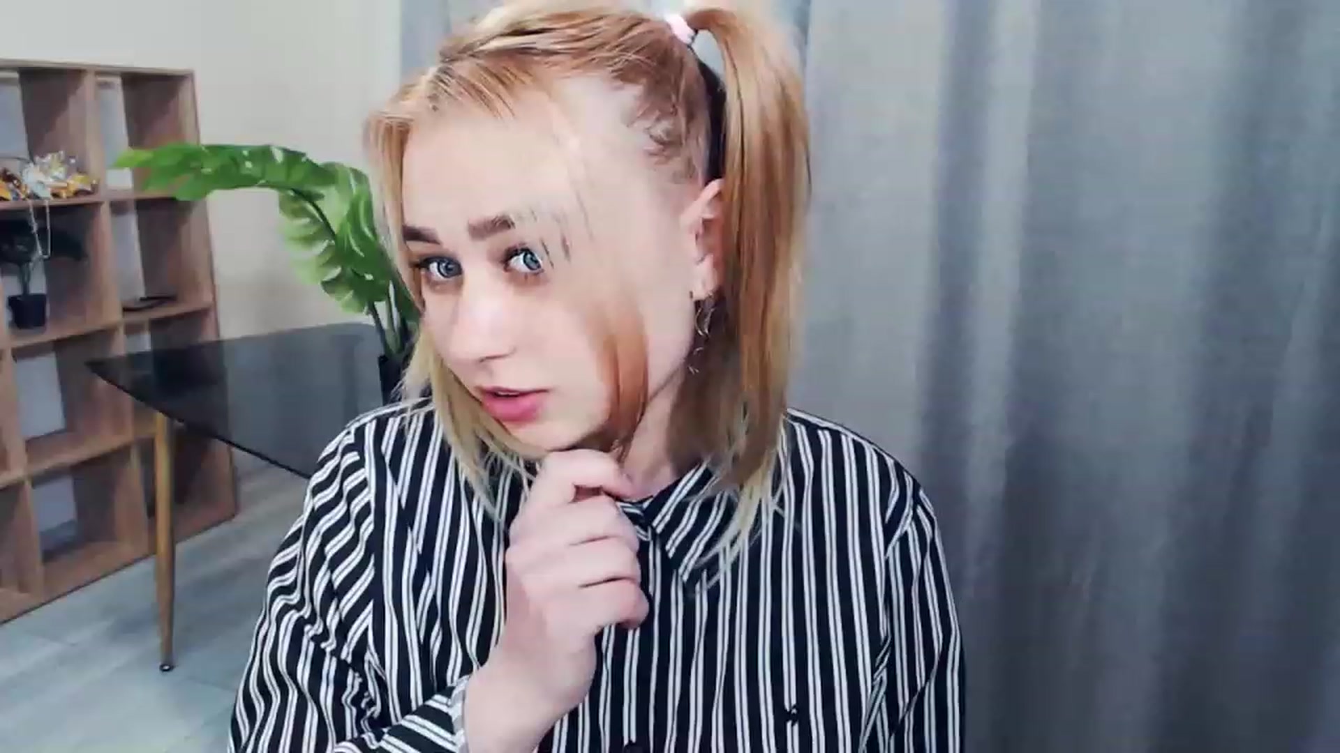 Gallery image thumbnail from Kukla_kolduna's myfreecams stream on, 02/20/2023, 16:38 image 6 of 20