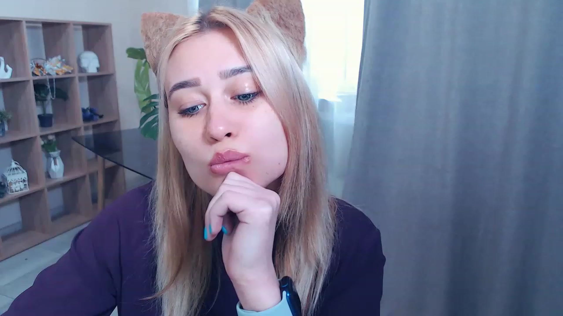 Gallery image thumbnail from Kukla_kolduna's myfreecams stream on, 02/26/2023, 14:51 image 7 of 20