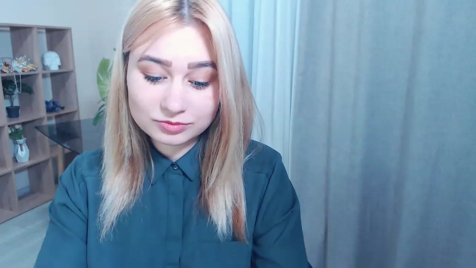 Gallery image thumbnail from Kukla_kolduna's myfreecams stream on, 02/27/2023, 15:43 image 17 of 20
