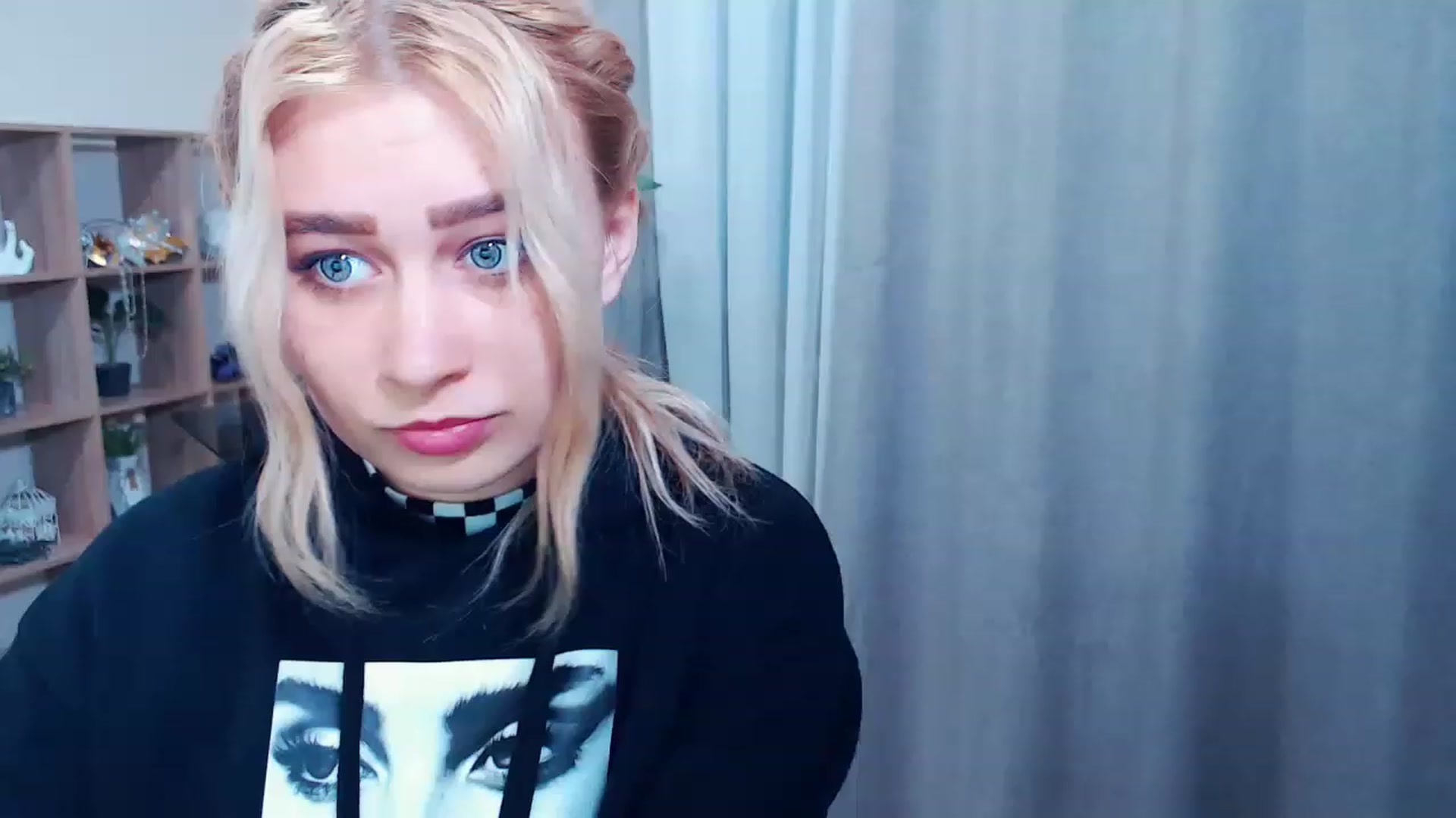 Gallery image thumbnail from Kukla_kolduna's myfreecams stream on, 03/13/2023, 16:23 image 14 of 20