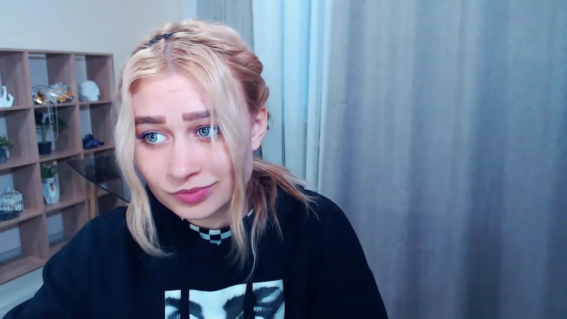 Gallery image thumbnail from Kukla_kolduna's myfreecams stream on, 03/13/2023, 16:23 image 6 of 20