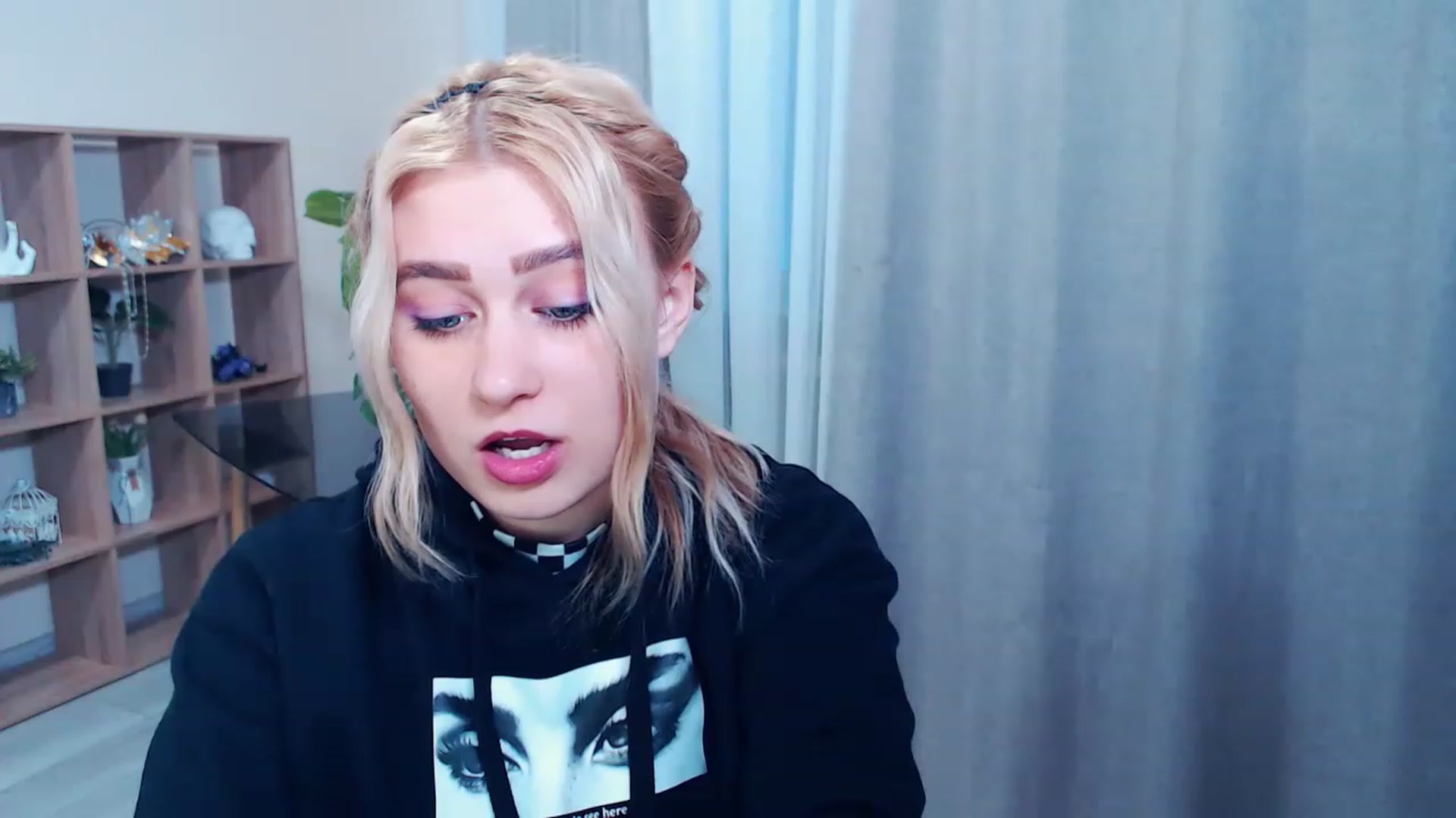 Gallery image thumbnail from Kukla_kolduna's myfreecams stream on, 03/13/2023, 16:23 image 8 of 20