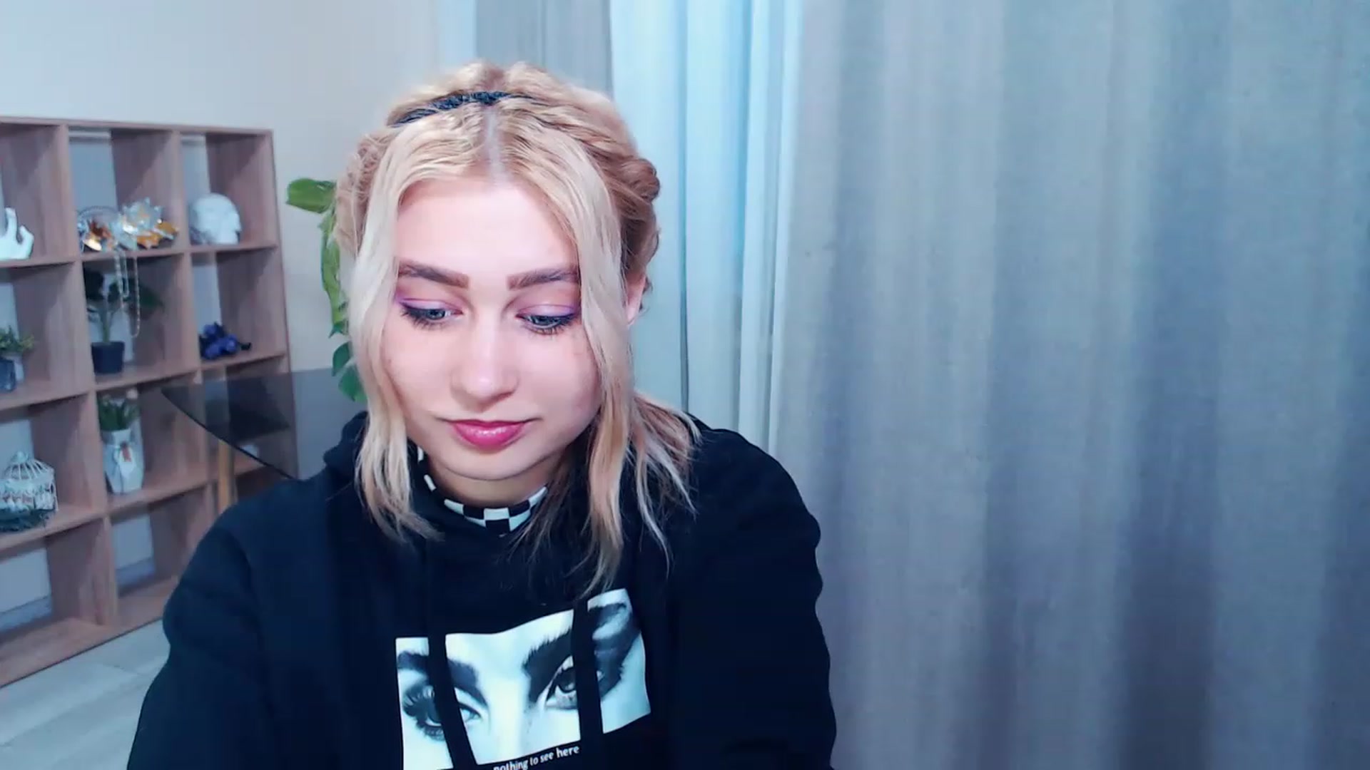 Gallery image thumbnail from Kukla_kolduna's myfreecams stream on, 03/13/2023, 16:23 image 9 of 20
