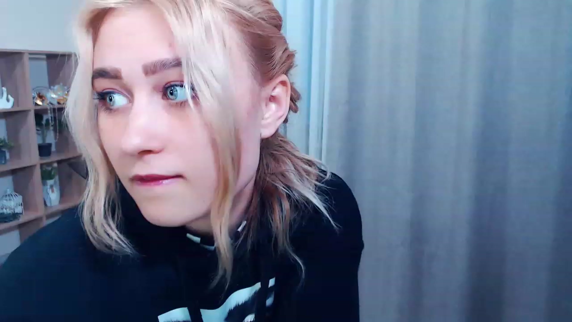 Gallery image thumbnail from Kukla_kolduna's myfreecams stream on, 03/13/2023, 16:23 image 10 of 20
