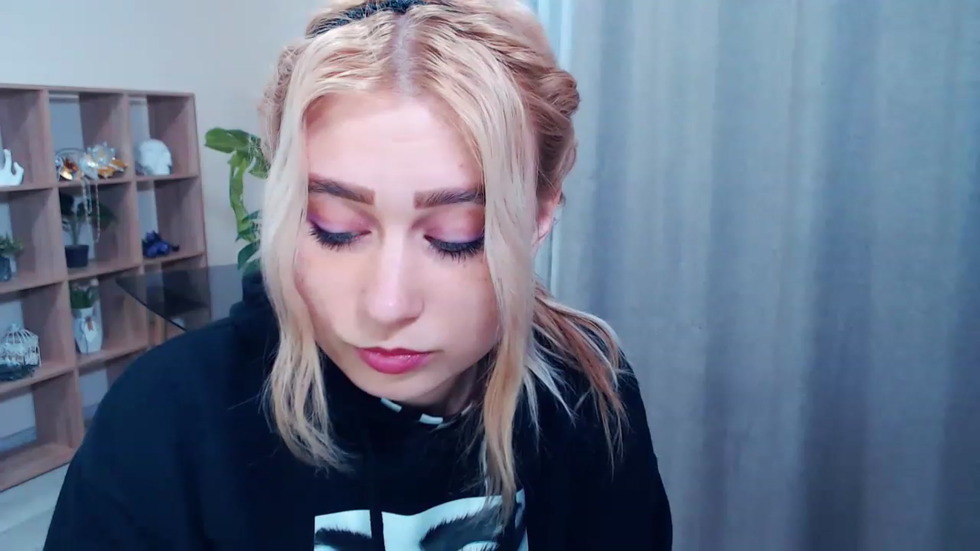 Gallery image thumbnail from Kukla_kolduna's myfreecams stream on, 03/13/2023, 16:23 image 11 of 20
