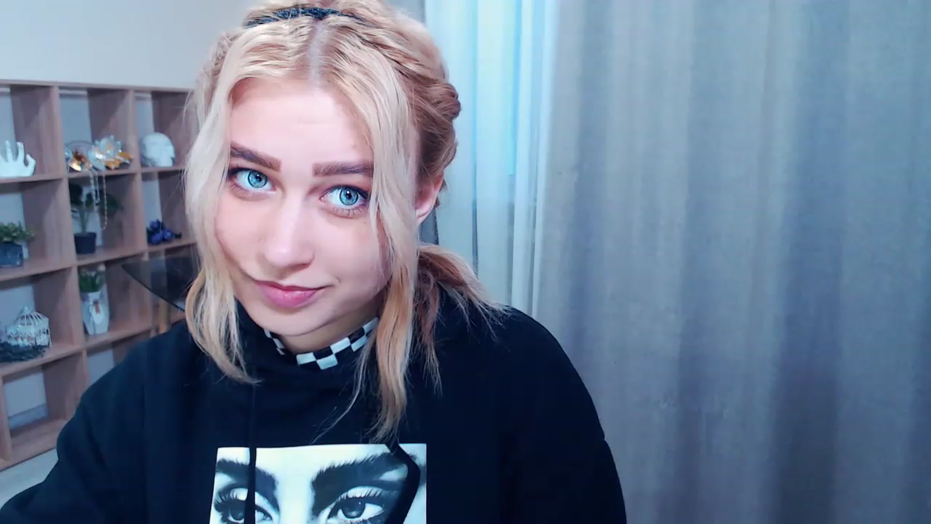 Gallery image thumbnail from Kukla_kolduna's myfreecams stream on, 03/13/2023, 16:23 image 2 of 20
