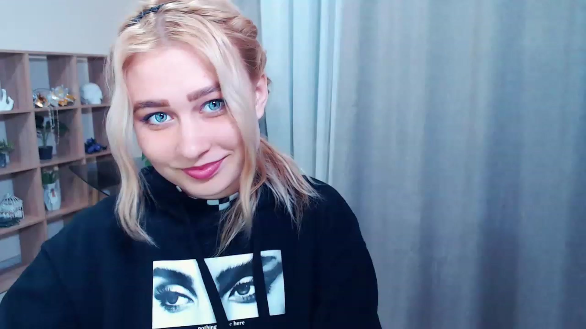 Gallery image thumbnail from Kukla_kolduna's myfreecams stream on, 03/13/2023, 16:23 image 15 of 20