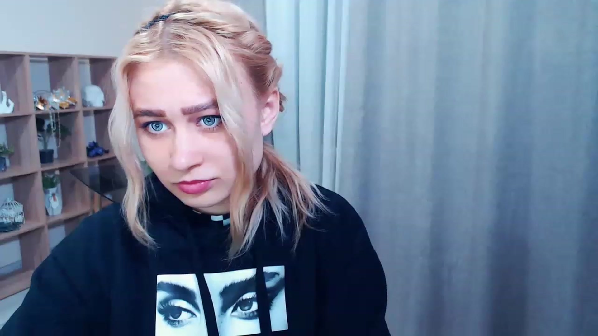 Gallery image thumbnail from Kukla_kolduna's myfreecams stream on, 03/13/2023, 16:23 image 18 of 20
