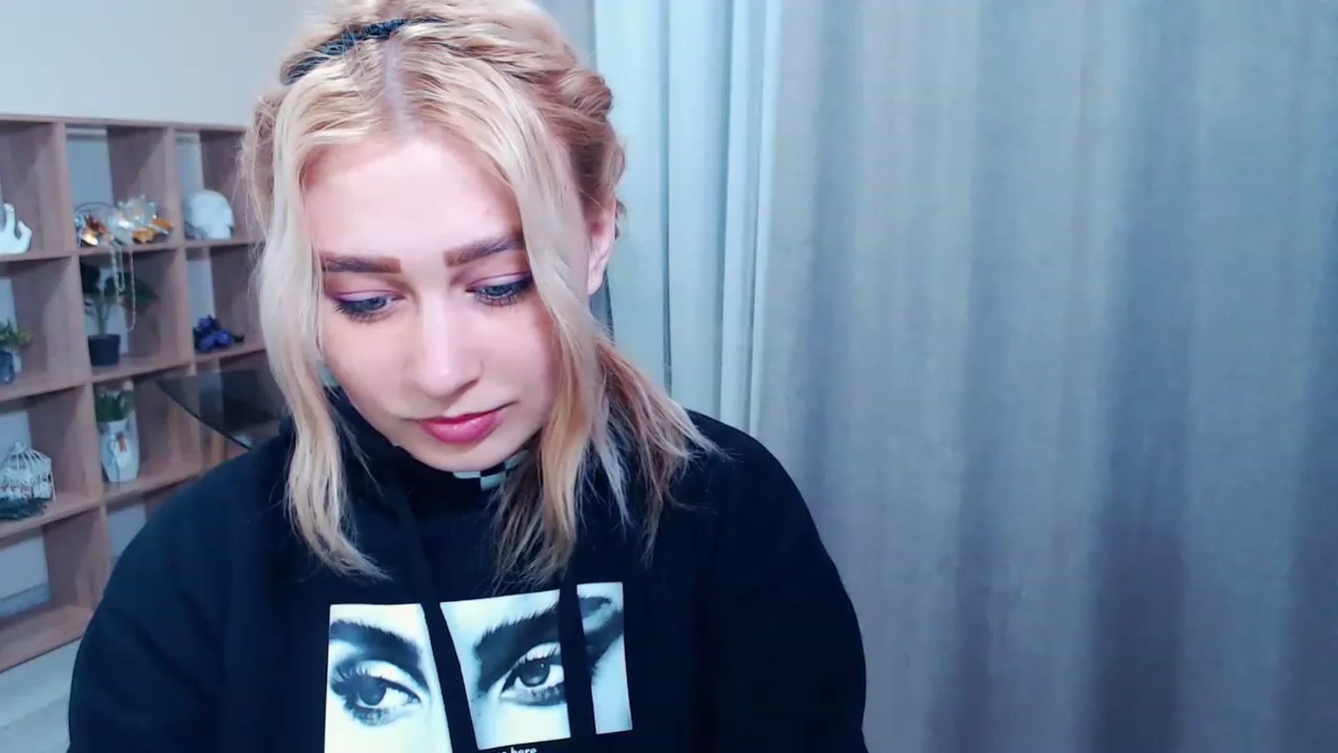 Gallery image thumbnail from Kukla_kolduna's myfreecams stream on, 03/13/2023, 16:23 image 16 of 20
