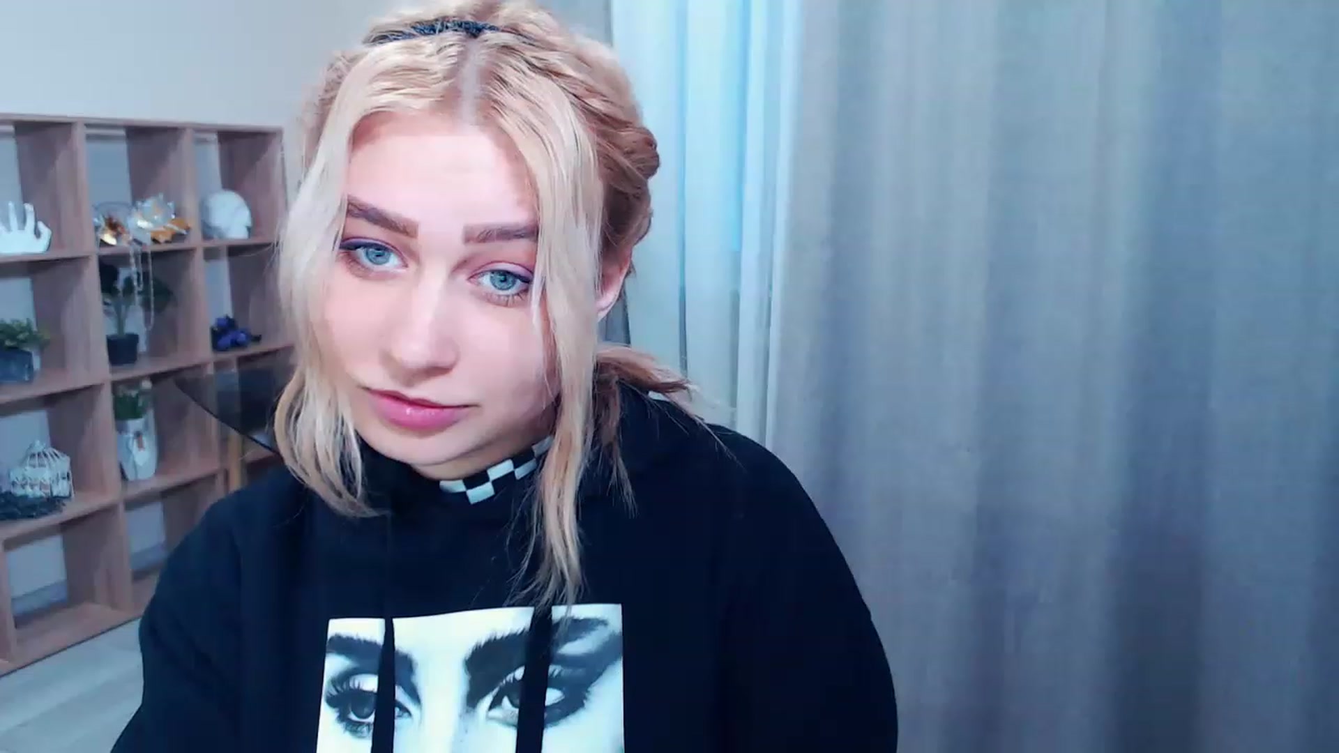 Gallery image thumbnail from Kukla_kolduna's myfreecams stream on, 03/13/2023, 16:23 image 4 of 20