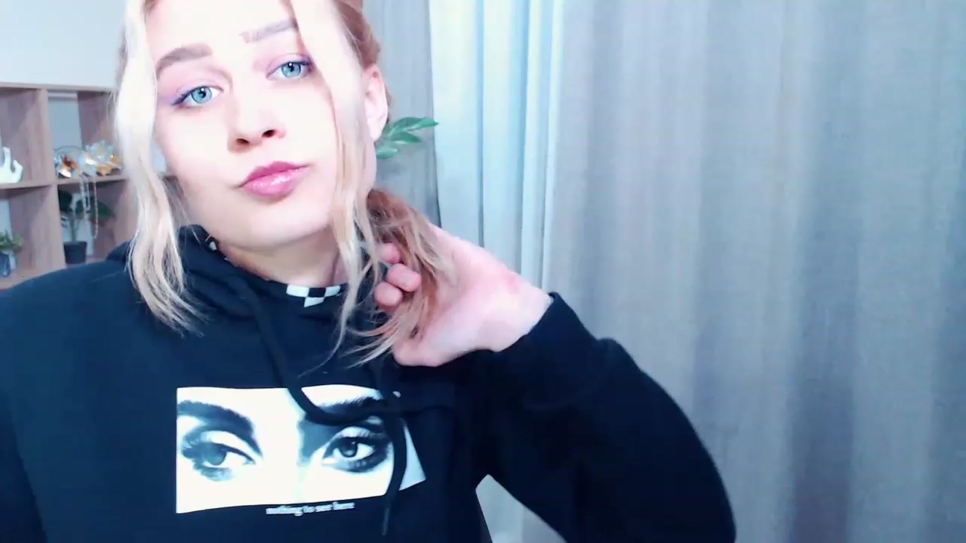 Gallery image thumbnail from Kukla_kolduna's myfreecams stream on, 03/13/2023, 16:23 image 12 of 20
