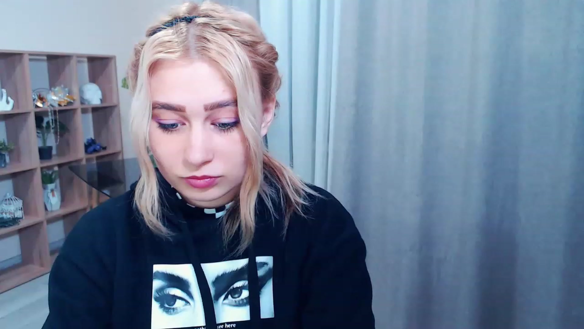 Gallery image thumbnail from Kukla_kolduna's myfreecams stream on, 03/13/2023, 16:23 image 19 of 20