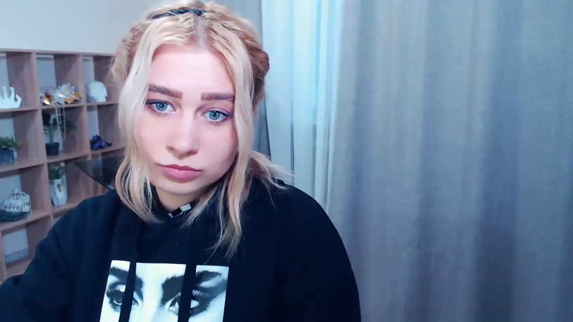Gallery image thumbnail from Kukla_kolduna's myfreecams stream on, 03/13/2023, 16:23 image 1 of 20