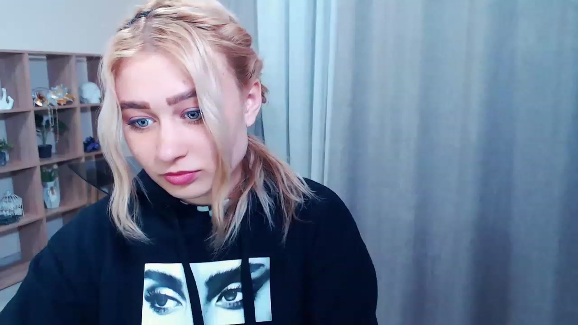 Gallery image thumbnail from Kukla_kolduna's myfreecams stream on, 03/13/2023, 16:23 image 17 of 20