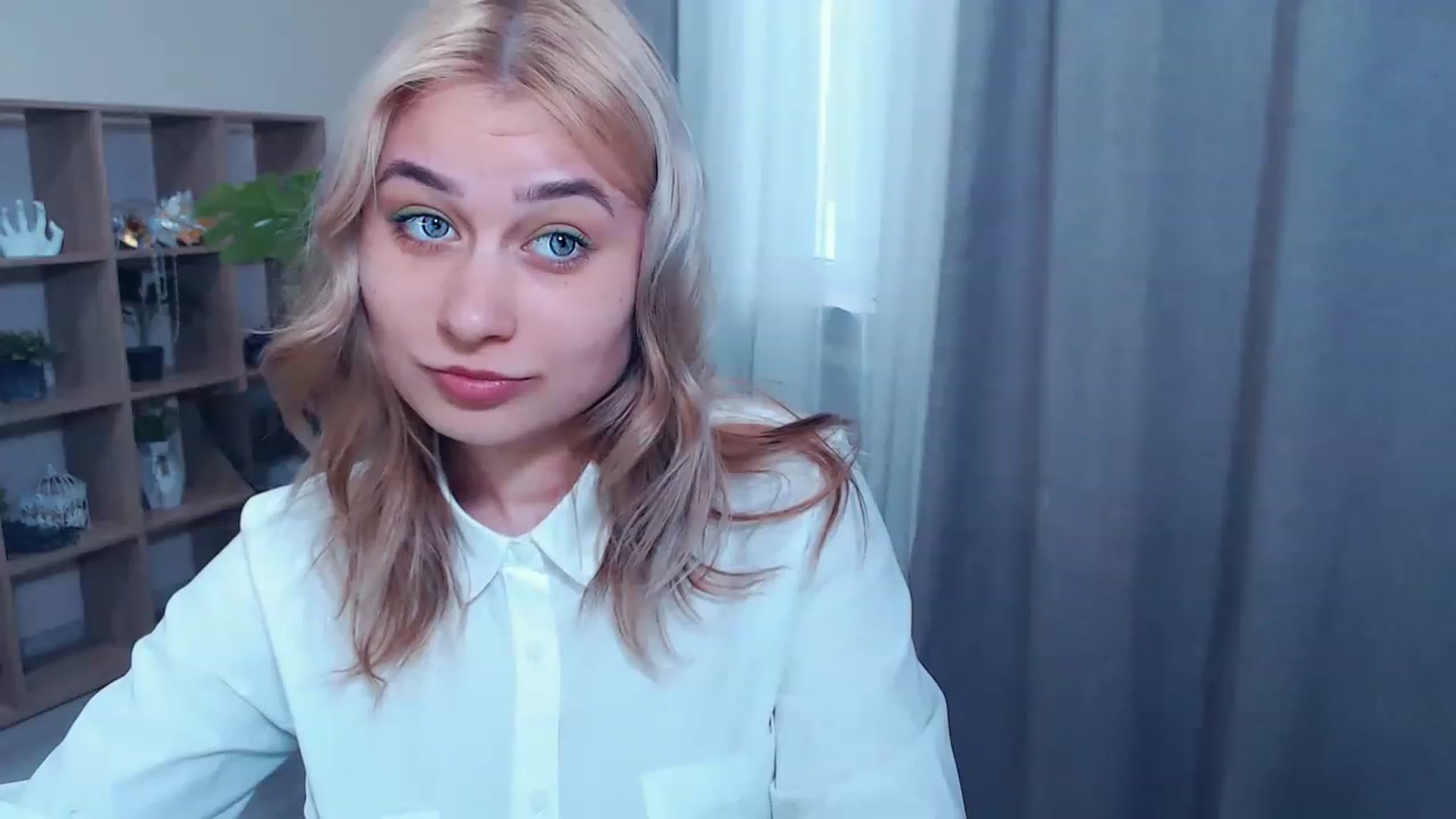Gallery image thumbnail from Kukla_kolduna's myfreecams stream on, 03/16/2023, 14:18 image 12 of 20