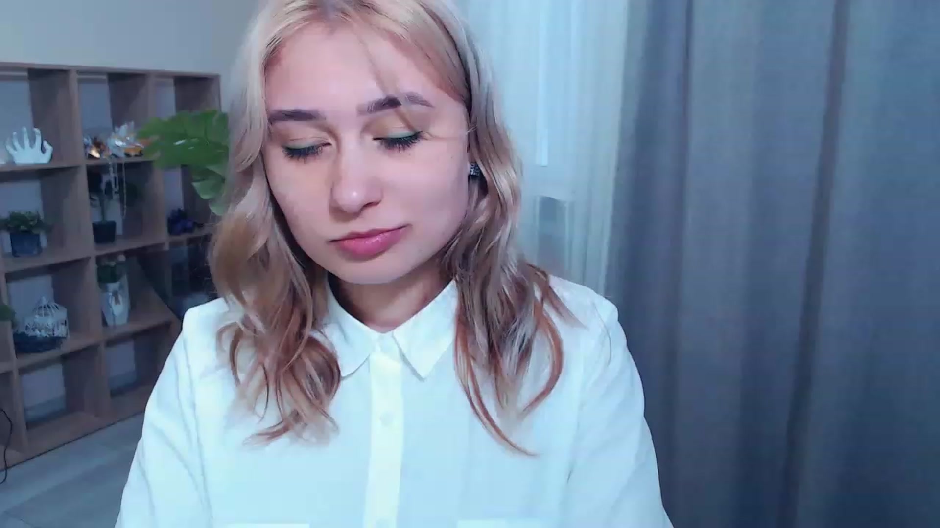 Gallery image thumbnail from Kukla_kolduna's myfreecams stream on, 03/16/2023, 15:29 image 17 of 20