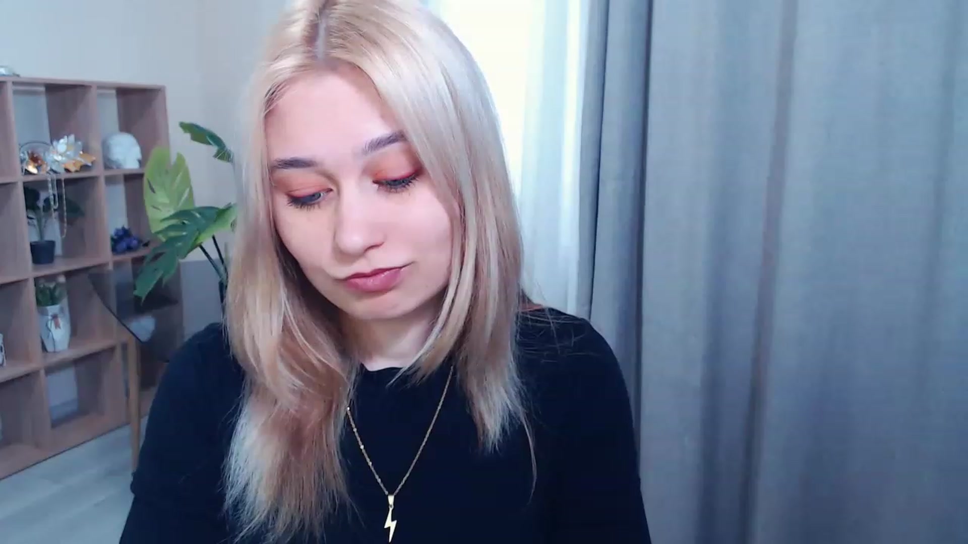Gallery image thumbnail from Kukla_kolduna's myfreecams stream on, 03/17/2023, 12:03 image 10 of 20