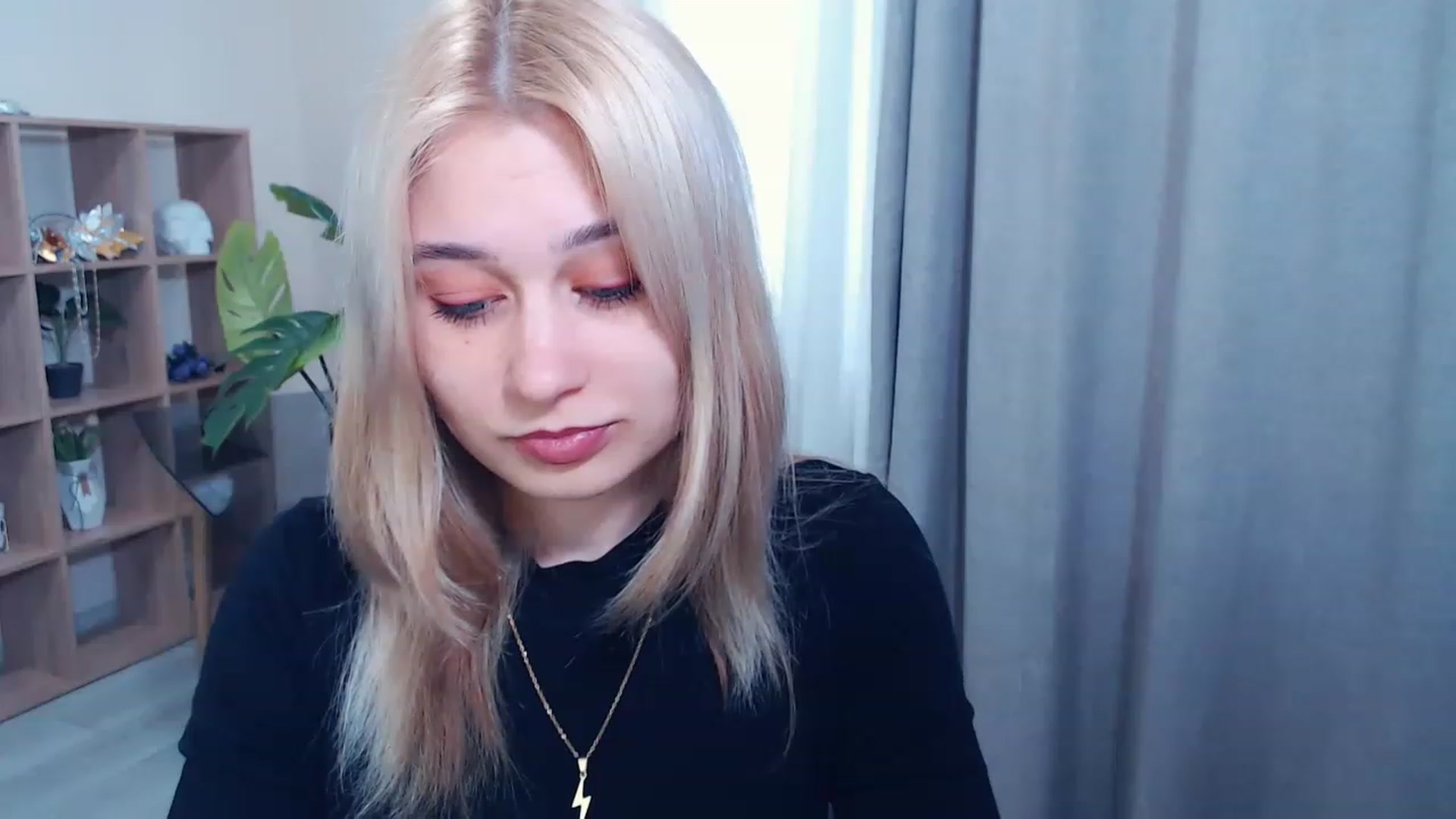 Gallery image thumbnail from Kukla_kolduna's myfreecams stream on, 03/17/2023, 12:03 image 9 of 20