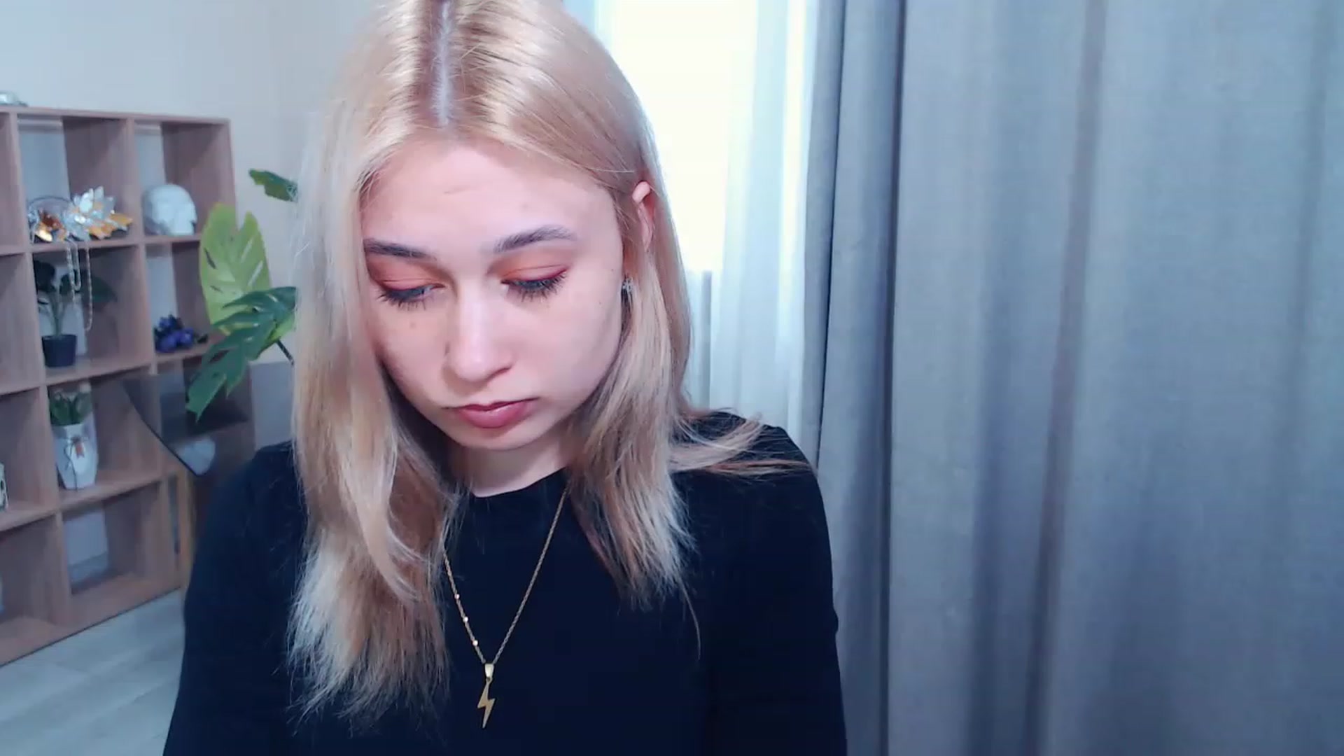 Gallery image thumbnail from Kukla_kolduna's myfreecams stream on, 03/17/2023, 12:03 image 18 of 20