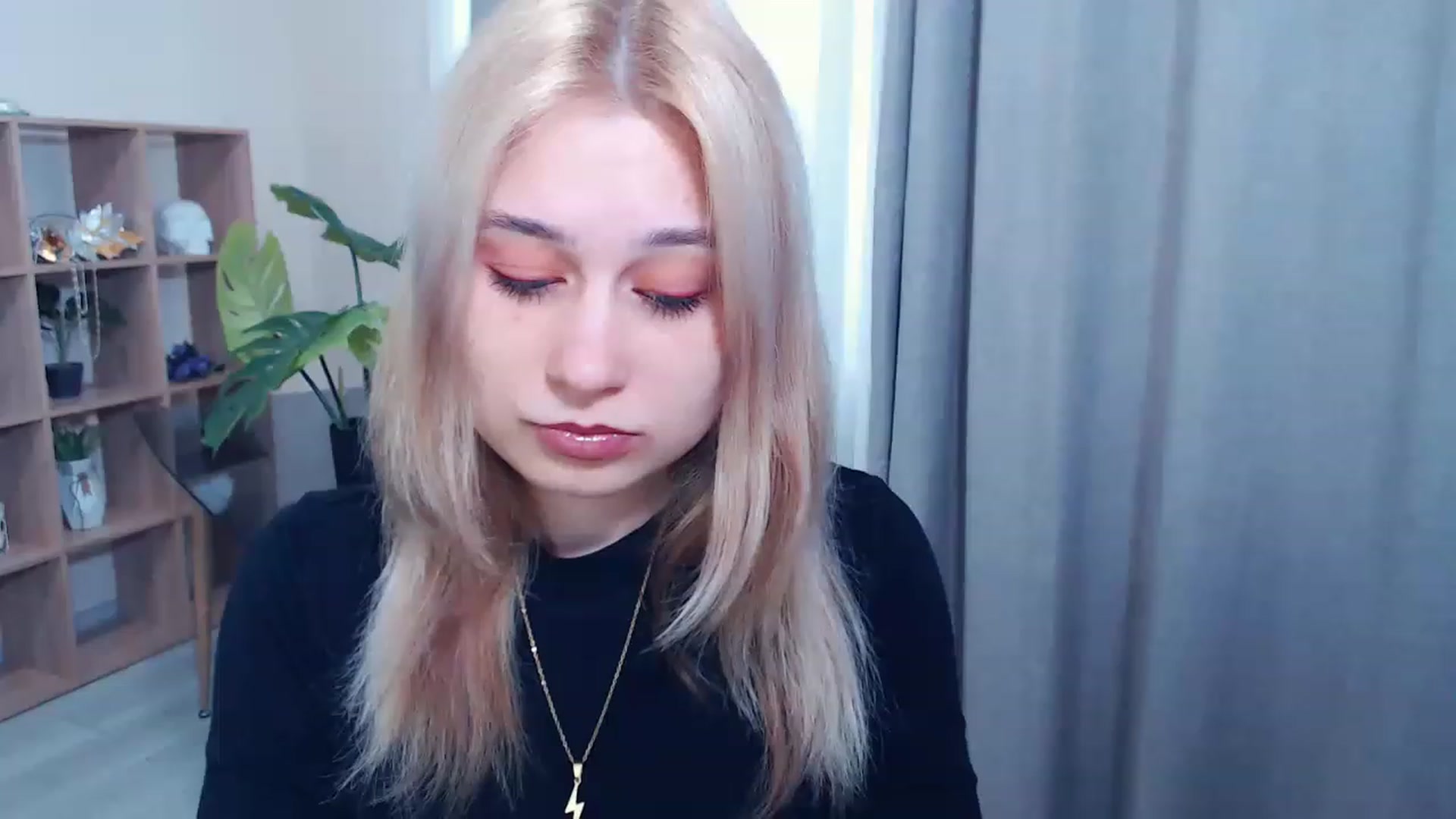 Gallery image thumbnail from Kukla_kolduna's myfreecams stream on, 03/17/2023, 12:03 image 2 of 20