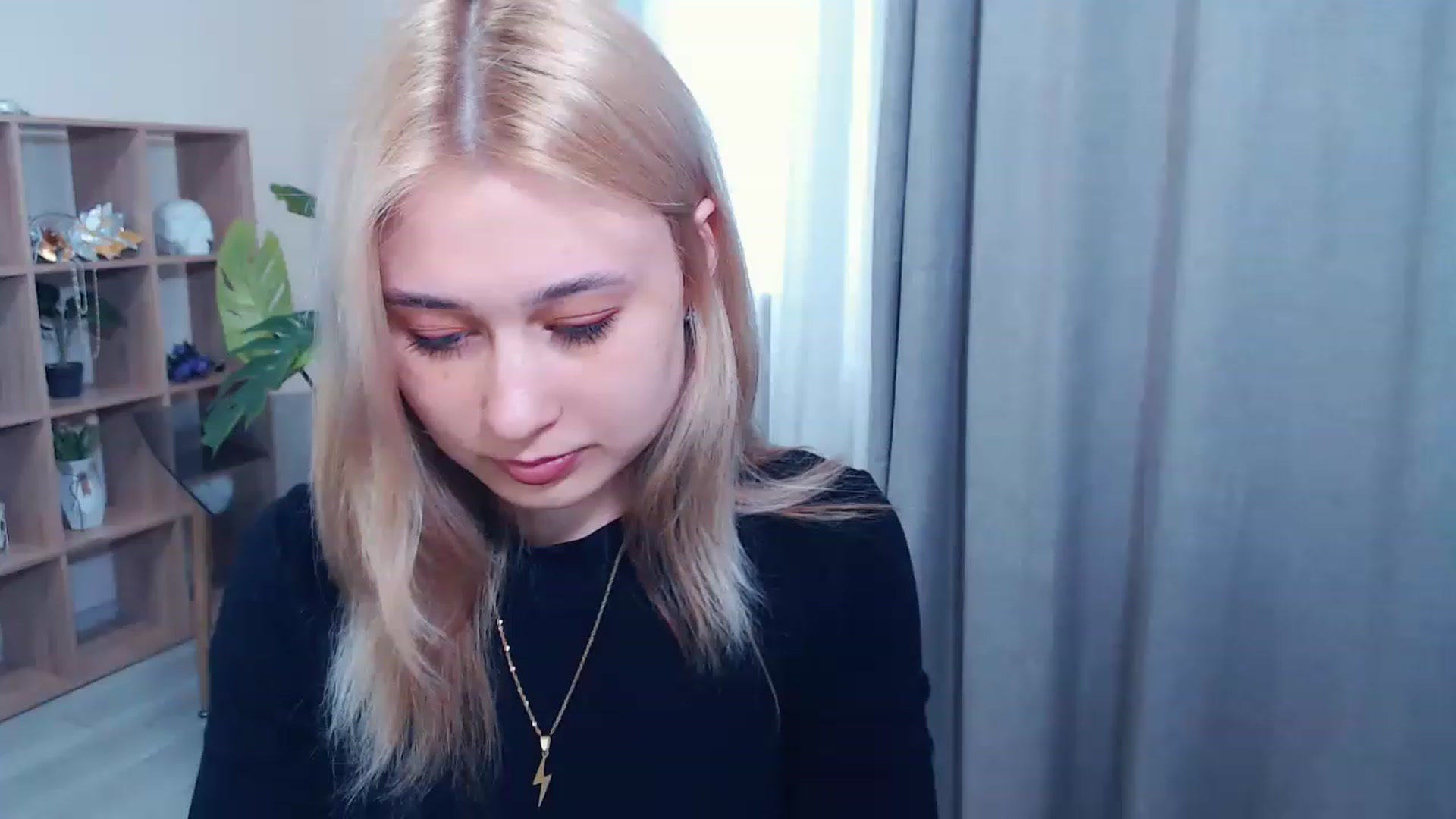 Gallery image thumbnail from Kukla_kolduna's myfreecams stream on, 03/17/2023, 12:03 image 17 of 20